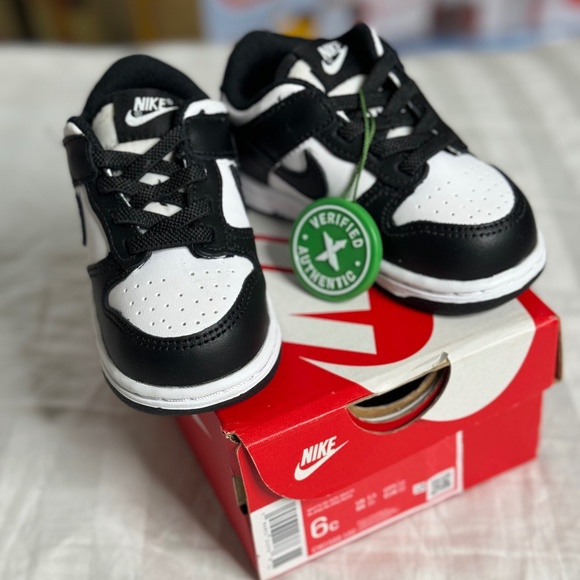 Nike panda Dunks